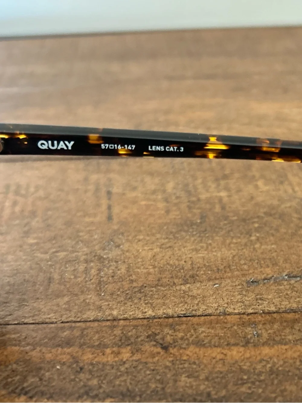 New Quay On The Fly Sunglasses w/Tortoiseshell Frame w/Smoke Polarized Lens&Case